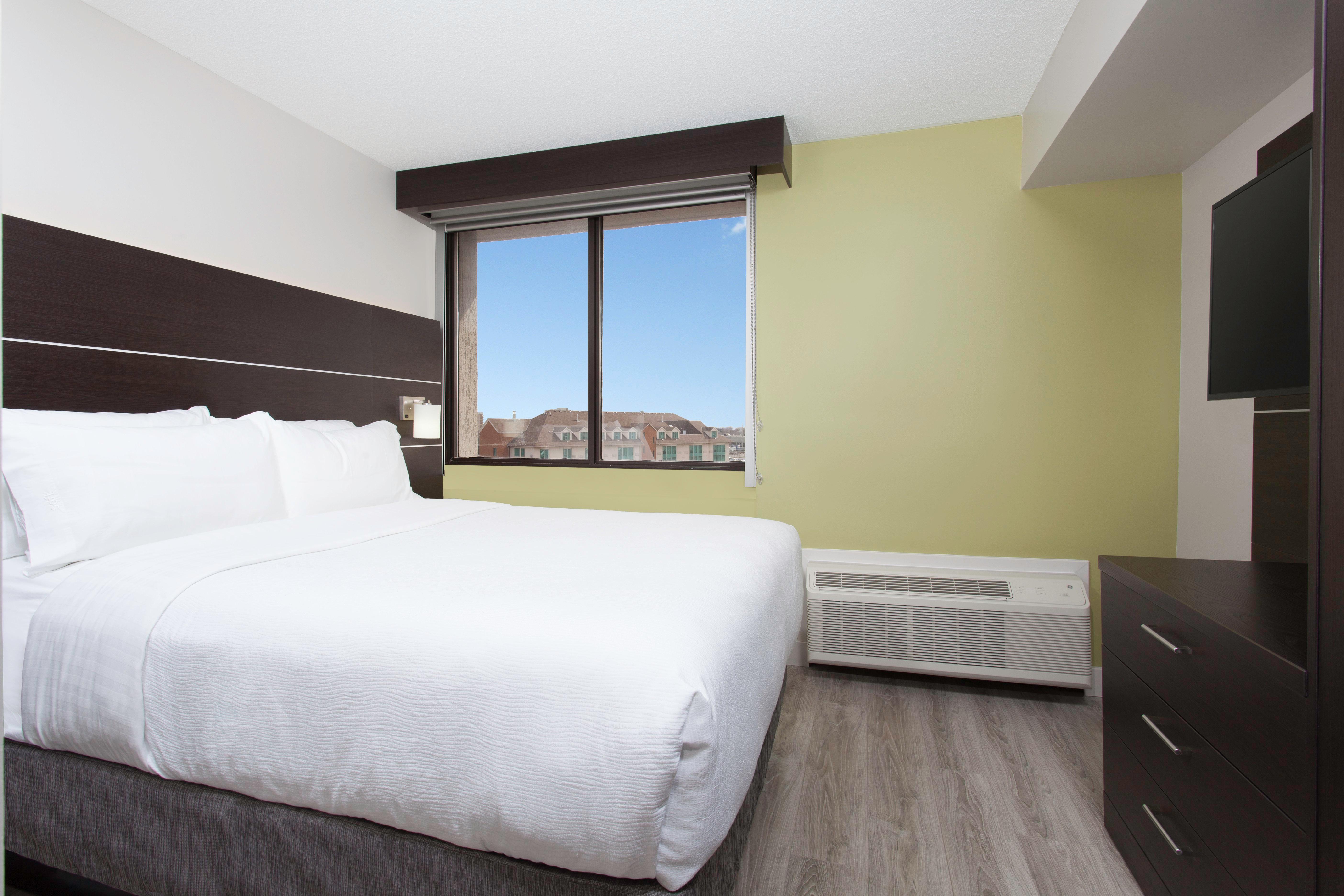 Holiday Inn Express & Suites Mississauga-Toronto Southwest, An Ihg Hotel Екстериор снимка