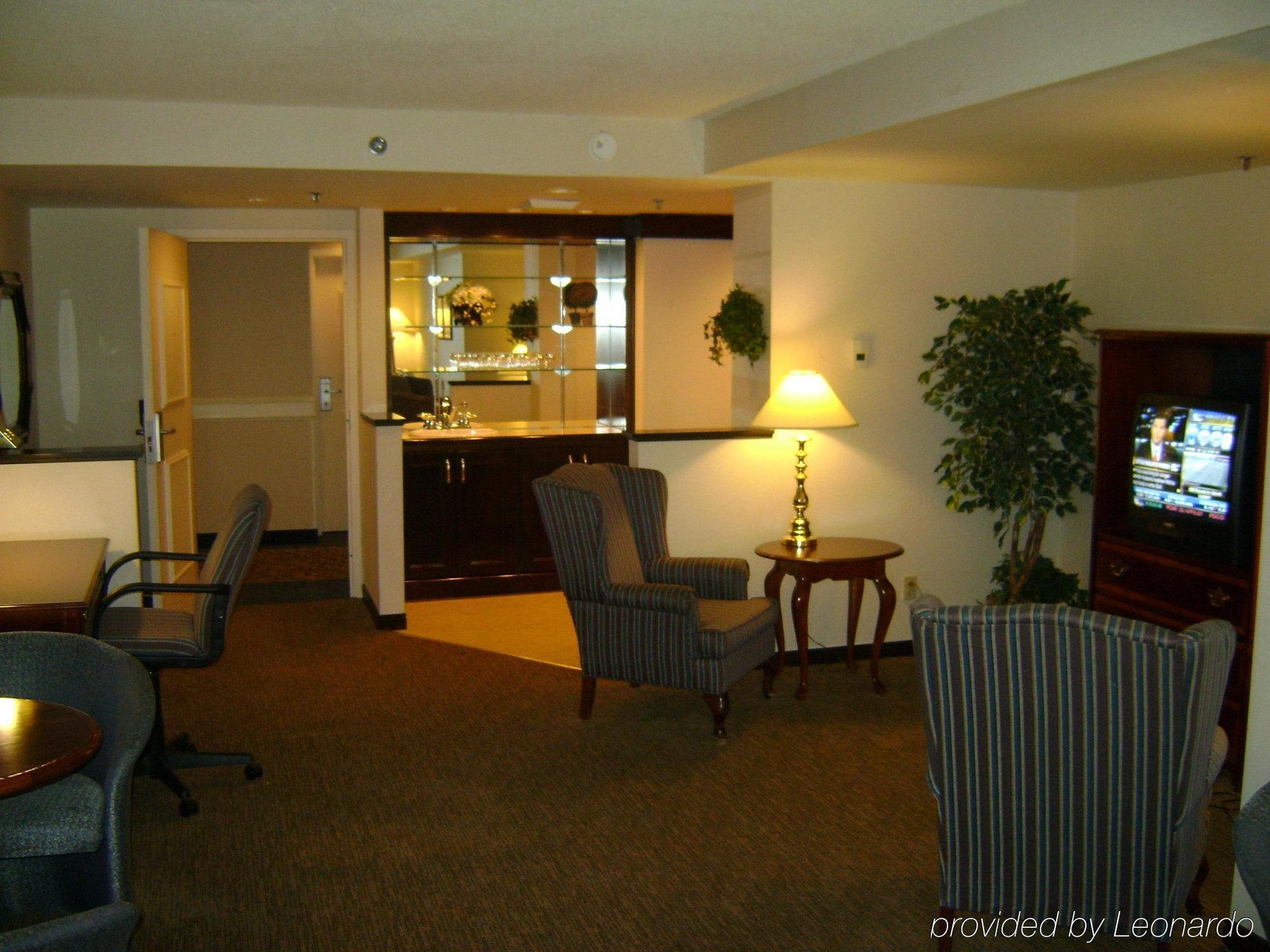 Holiday Inn Express & Suites Mississauga-Toronto Southwest, An Ihg Hotel Екстериор снимка