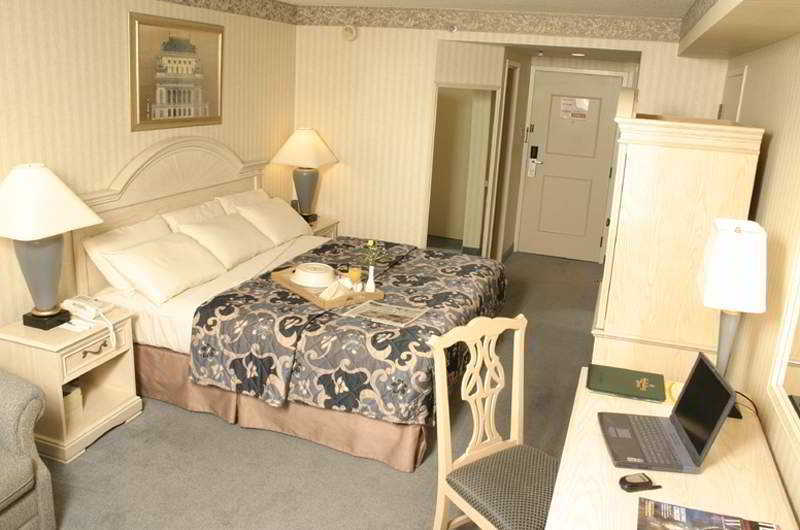 Holiday Inn Express & Suites Mississauga-Toronto Southwest, An Ihg Hotel Стая снимка