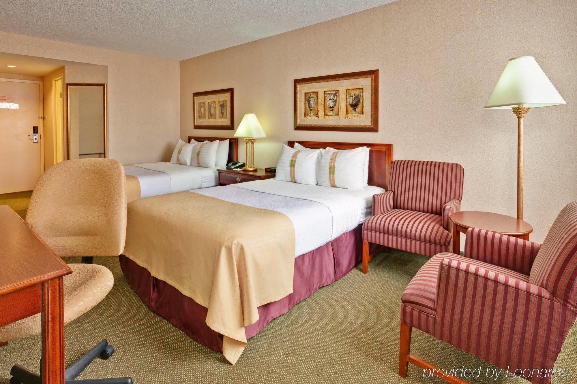 Holiday Inn Express & Suites Mississauga-Toronto Southwest, An Ihg Hotel Стая снимка